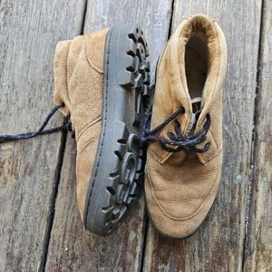 UGG Tan Suede Shoes With Sheepskin Lining